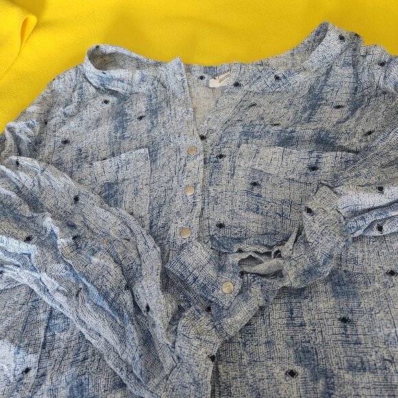 K24 Lovely soft & airy D/C Jeans Blouse Silver snap buttons 1/2 way down & cuffs - Picture 3 of 6